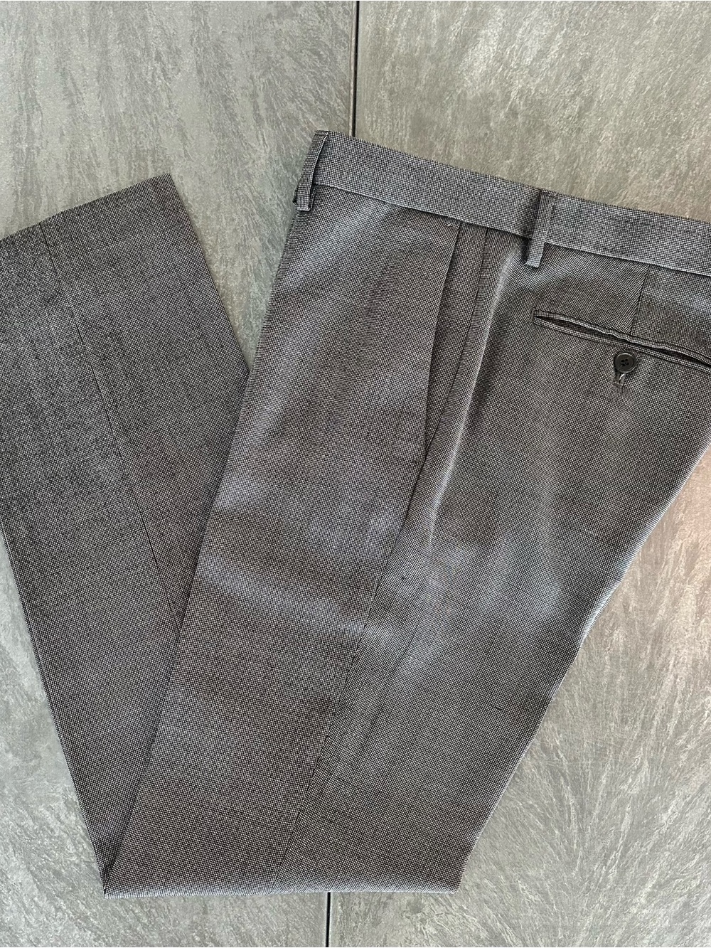 Banana Republic Men's Tailored Slim Dark Grey Flannel Pants - Picture 3 of 4